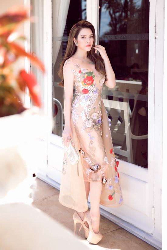 Lý Nhã Kỳ trẻ trung nữ tính bất ngờ với váy xuyên thấu Lý Nhã Kỳ trẻ trung nữ tính bất ngờ với váy xuyên thấu
